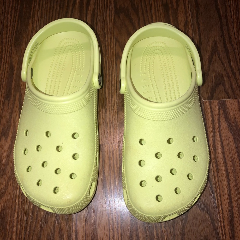 barely worn crocs